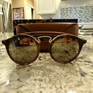 Ray-Ban Gatsby / Sunglasses with Tortoise frame
Color: Brown